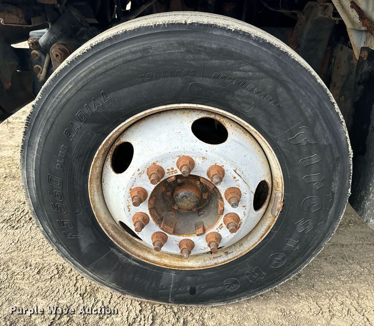 image for item NF9322 1997 GMC C6500 hook lift truck