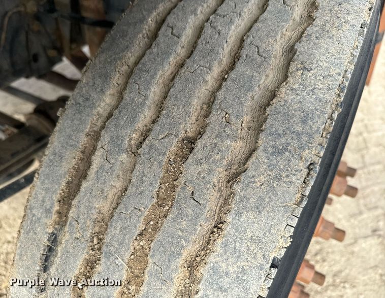 image for item NF9322 1997 GMC C6500 hook lift truck