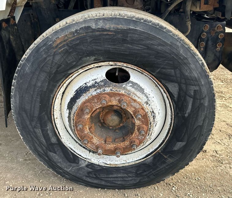 image for item NF9322 1997 GMC C6500 hook lift truck