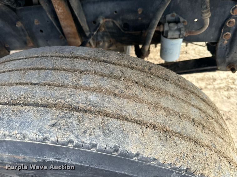 image for item NF9322 1997 GMC C6500 hook lift truck