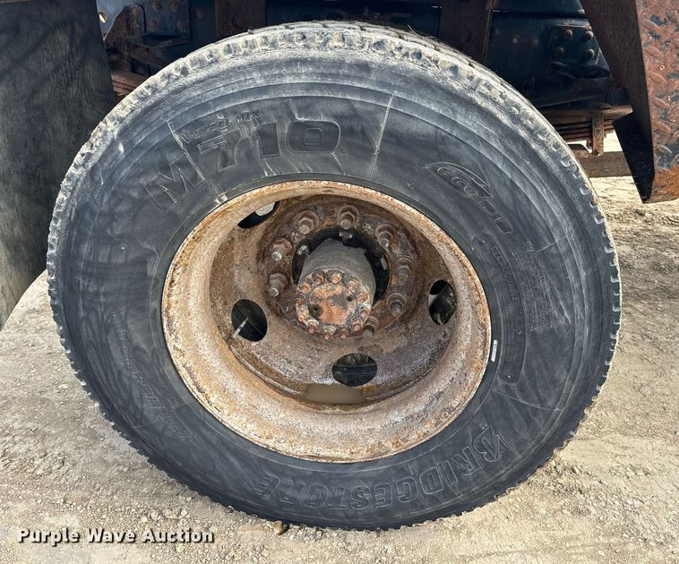 image for item NF9322 1997 GMC C6500 hook lift truck