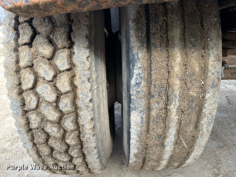 image for item NF9322 1997 GMC C6500 hook lift truck