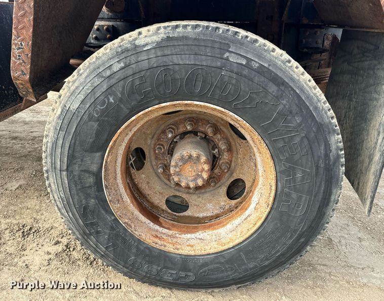 image for item NF9322 1997 GMC C6500 hook lift truck