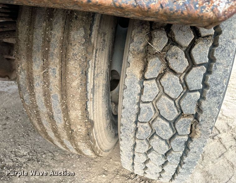 image for item NF9322 1997 GMC C6500 hook lift truck