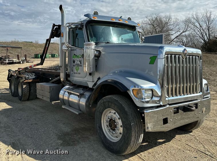 image for item NF9323 2011 International  Paystar roll-off container truck