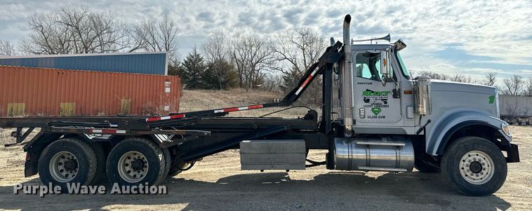 image for item NF9323 2011 International  Paystar roll-off container truck