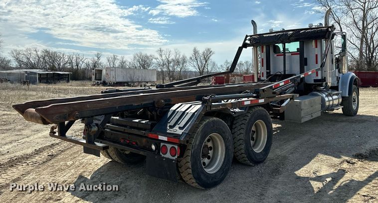 image for item NF9323 2011 International  Paystar roll-off container truck