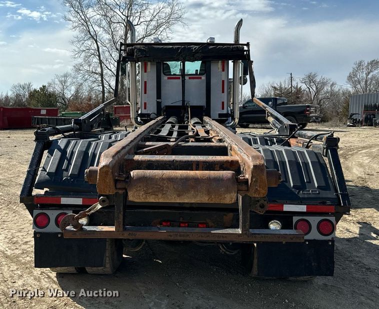 image for item NF9323 2011 International  Paystar roll-off container truck