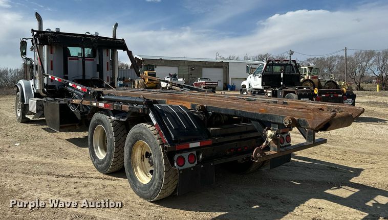 image for item NF9323 2011 International  Paystar roll-off container truck