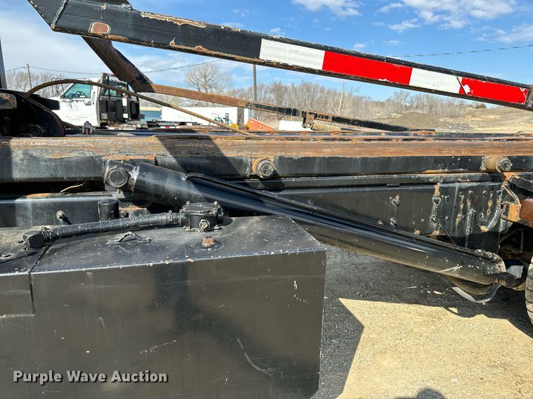 image for item NF9323 2011 International  Paystar roll-off container truck