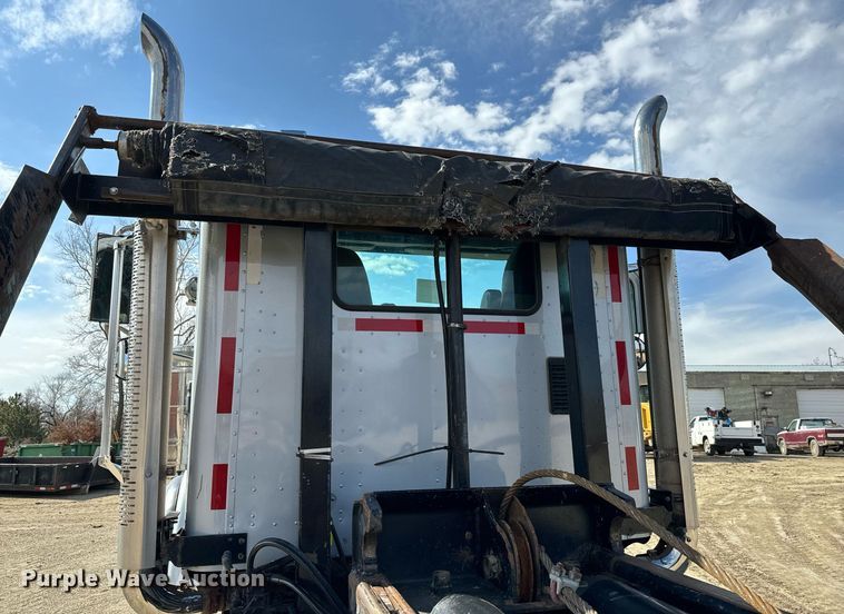 image for item NF9323 2011 International  Paystar roll-off container truck