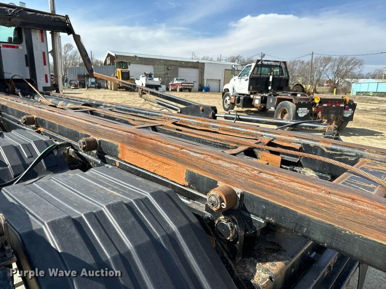 image for item NF9323 2011 International  Paystar roll-off container truck