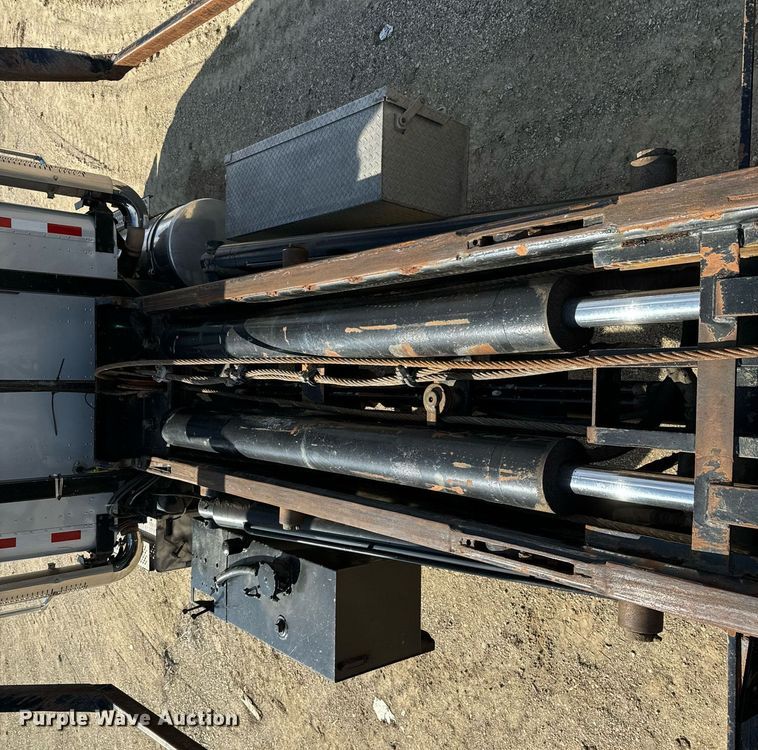 image for item NF9323 2011 International  Paystar roll-off container truck