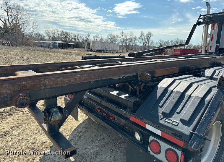 image for item NF9323 2011 International  Paystar roll-off container truck