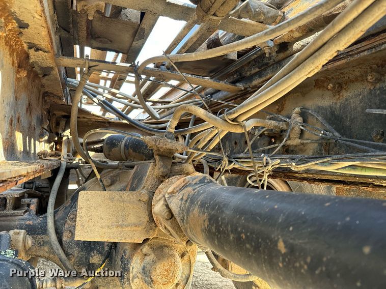 image for item NF9323 2011 International  Paystar roll-off container truck