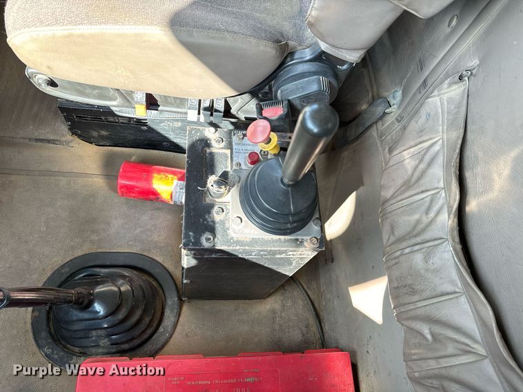 image for item NF9323 2011 International  Paystar roll-off container truck