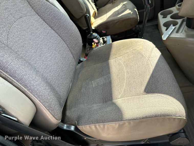 image for item NF9323 2011 International  Paystar roll-off container truck