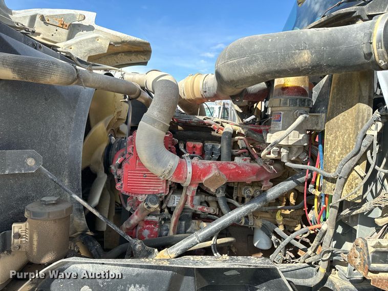 image for item NF9323 2011 International  Paystar roll-off container truck