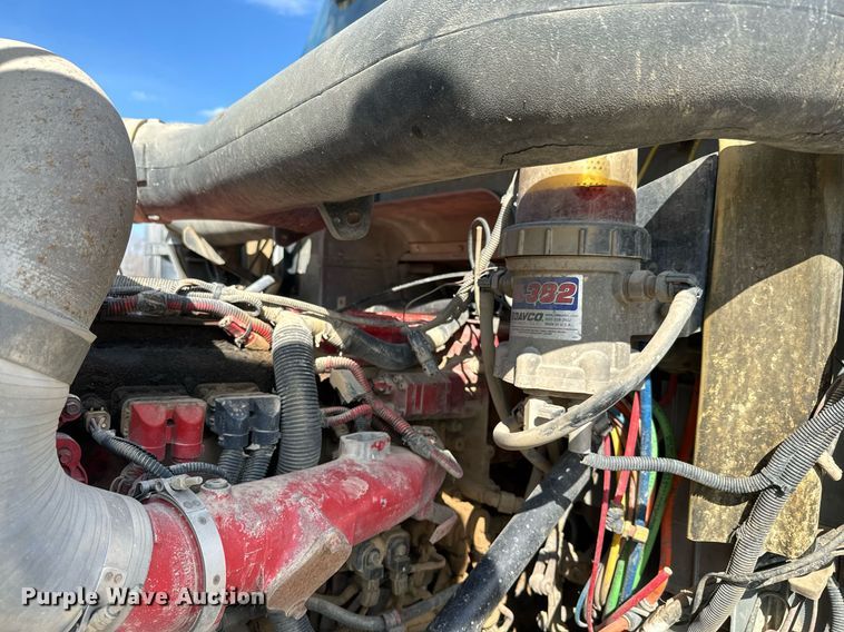 image for item NF9323 2011 International  Paystar roll-off container truck