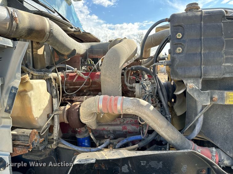 image for item NF9323 2011 International  Paystar roll-off container truck