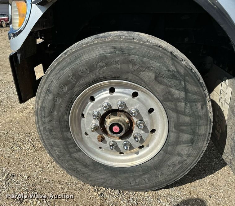 image for item NF9323 2011 International  Paystar roll-off container truck