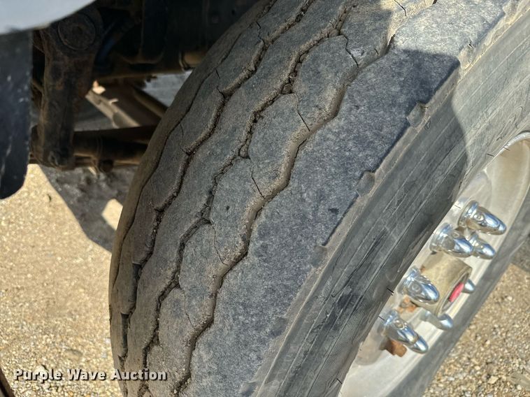 image for item NF9323 2011 International  Paystar roll-off container truck