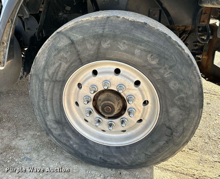 image for item NF9323 2011 International  Paystar roll-off container truck