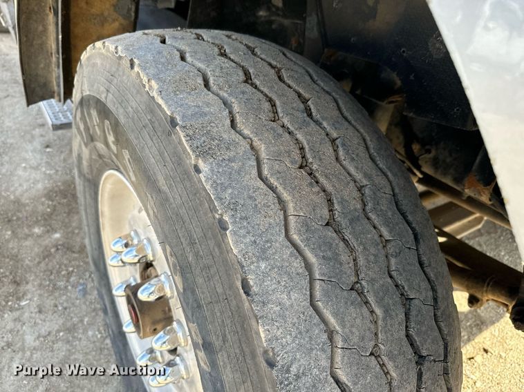 image for item NF9323 2011 International  Paystar roll-off container truck