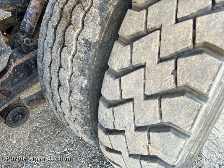 image for item NF9323 2011 International  Paystar roll-off container truck