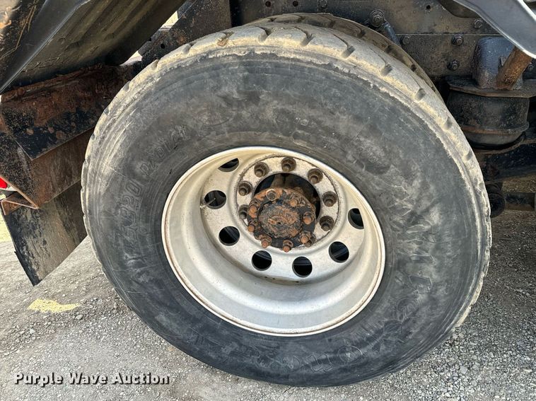 image for item NF9323 2011 International  Paystar roll-off container truck