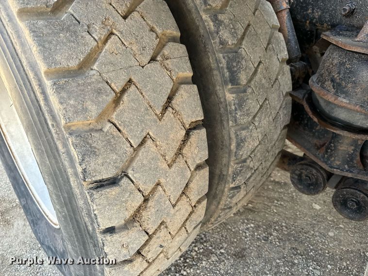 image for item NF9323 2011 International  Paystar roll-off container truck