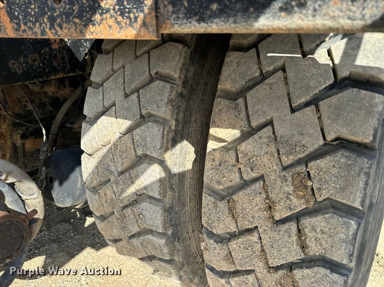 image for item NF9323 2011 International  Paystar roll-off container truck