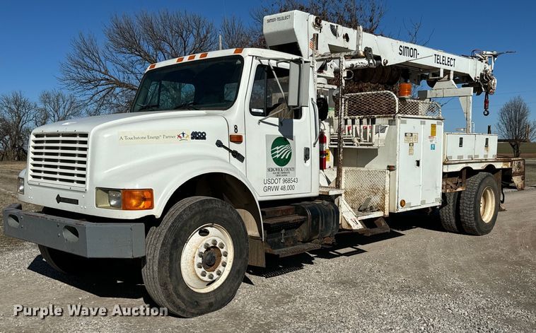 image for item NI9751 1995 International 4900 digger derrick truck