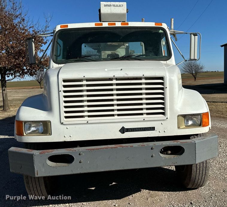 image for item NI9751 1995 International 4900 digger derrick truck