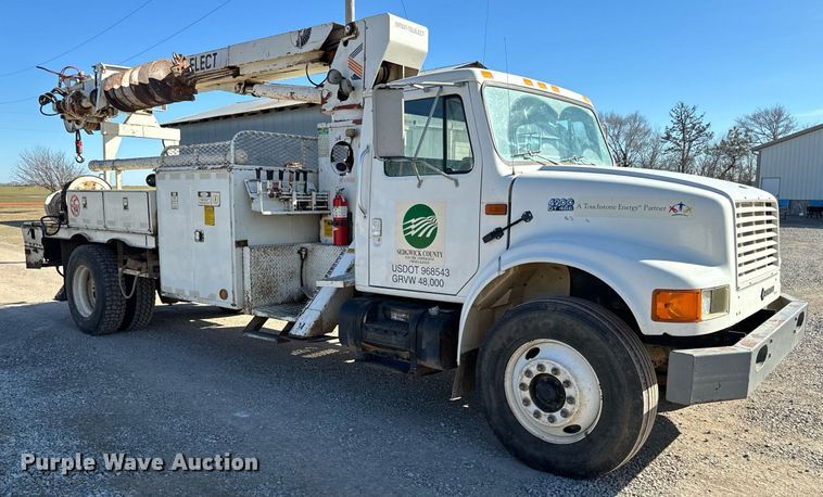 image for item NI9751 1995 International 4900 digger derrick truck