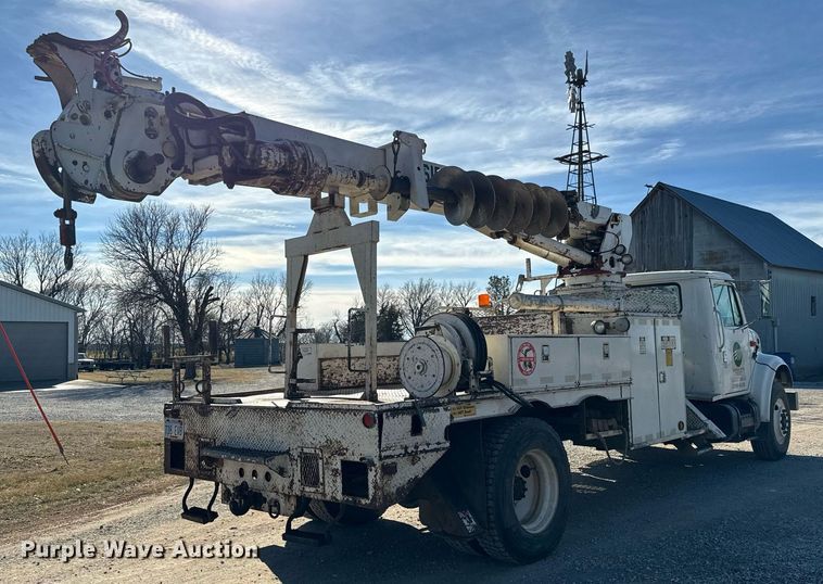 image for item NI9751 1995 International 4900 digger derrick truck