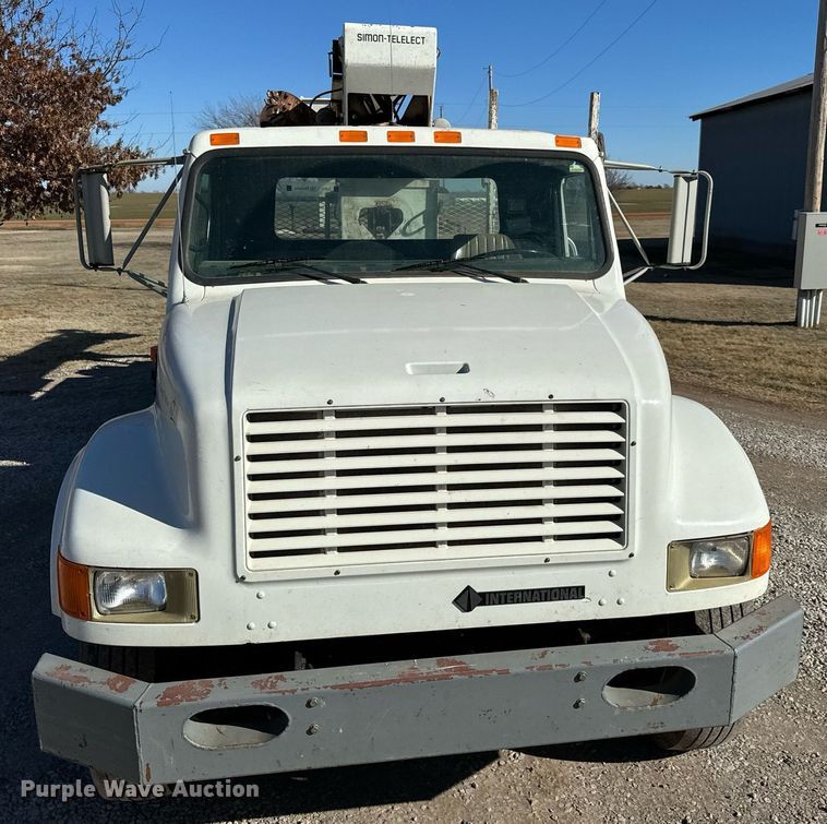 image for item NI9751 1995 International 4900 digger derrick truck