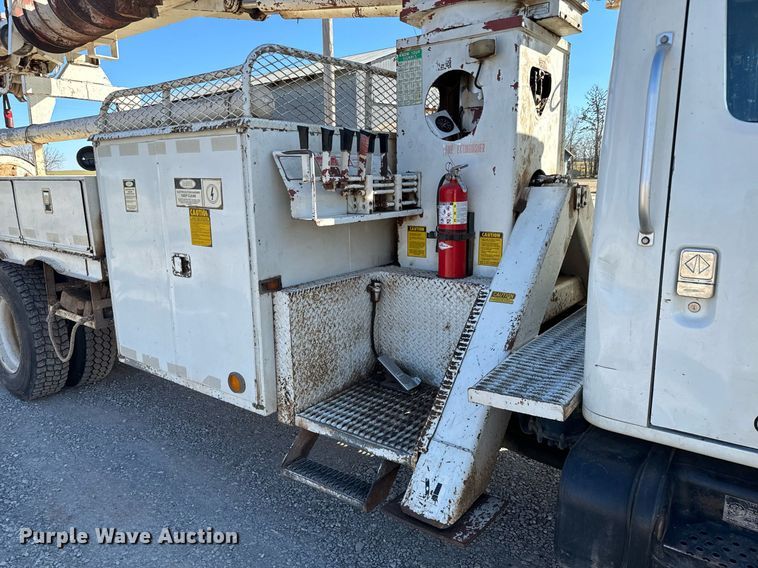 image for item NI9751 1995 International 4900 digger derrick truck