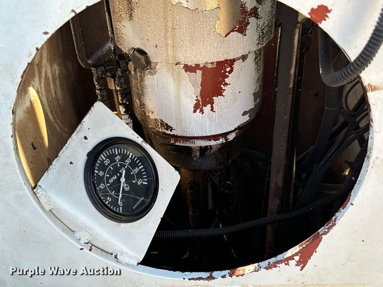 image for item NI9751 1995 International 4900 digger derrick truck