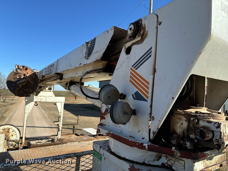 image for item NI9751 1995 International 4900 digger derrick truck