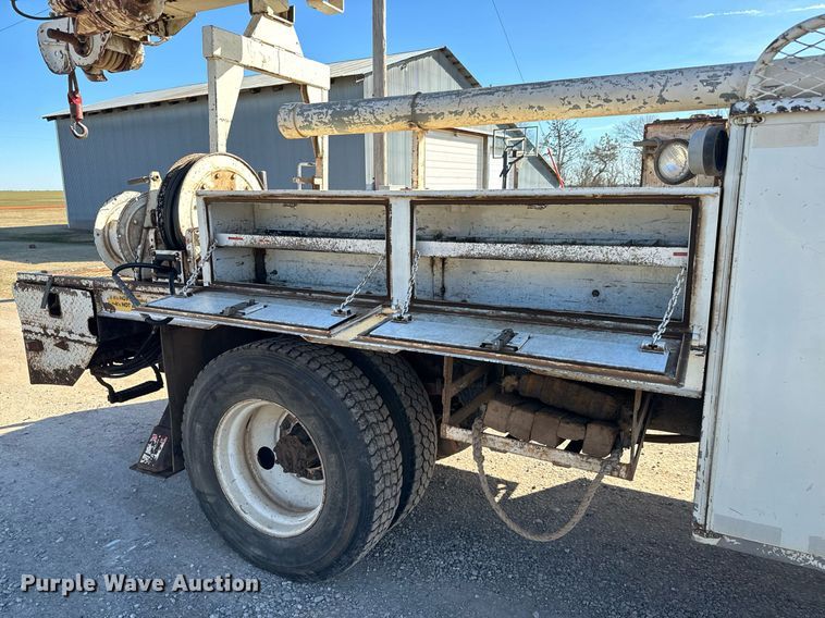 image for item NI9751 1995 International 4900 digger derrick truck