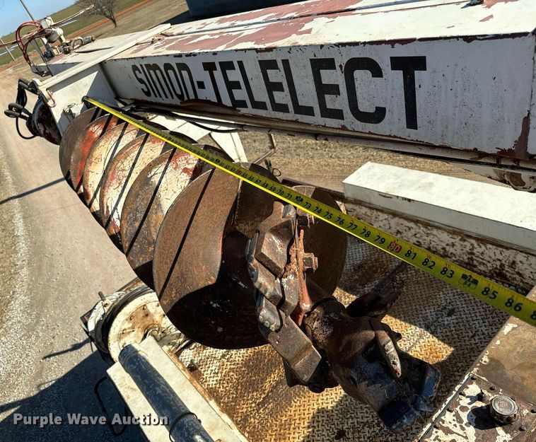 image for item NI9751 1995 International 4900 digger derrick truck