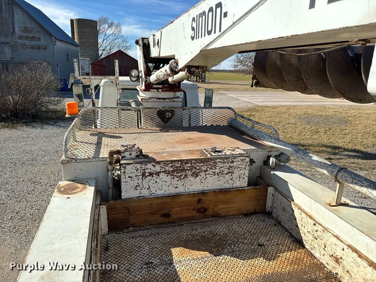 image for item NI9751 1995 International 4900 digger derrick truck