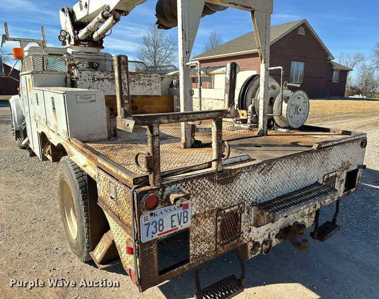 image for item NI9751 1995 International 4900 digger derrick truck