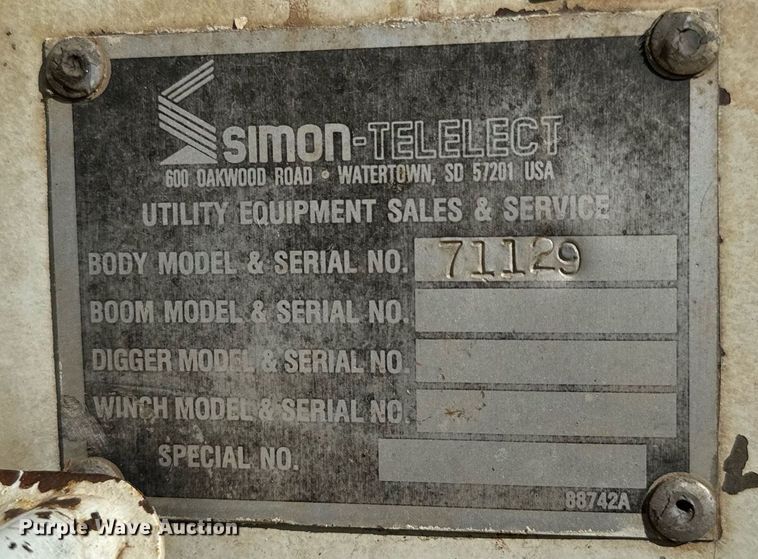 image for item NI9751 1995 International 4900 digger derrick truck