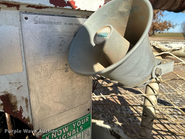 image for item NI9751 1995 International 4900 digger derrick truck