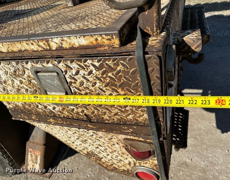 image for item NI9751 1995 International 4900 digger derrick truck