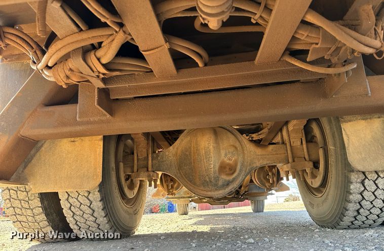 image for item NI9751 1995 International 4900 digger derrick truck