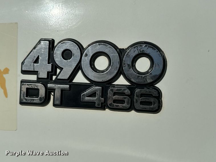 image for item NI9751 1995 International 4900 digger derrick truck