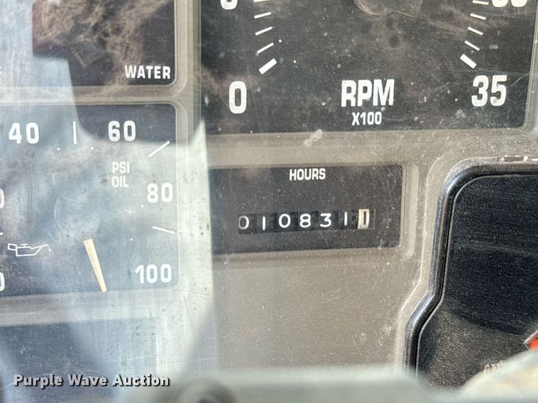 image for item NI9751 1995 International 4900 digger derrick truck